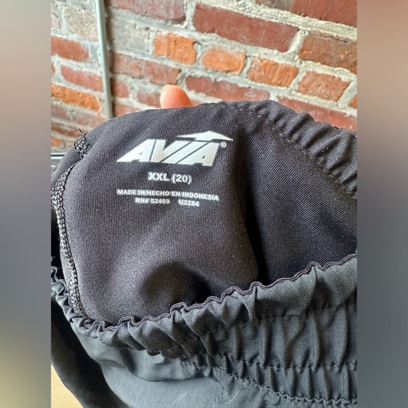 Avia Women’s Running Shorts with Bike Liner, 4” Inseam, Size 2xl - Picture 3 of 8